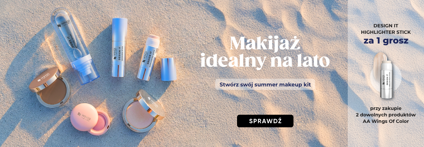 Baner przedstawia kosmetyki AA Wings Of Color na tle nadmorskiego piasku. Na zdjęciu widoczne produkty do makijażu: bronzer, rozświetlacz, róż i mgiełka utrwalająca. Napisy na banerze brzmi: „Makijaż idealny na lato". Baner informuje również o promocji: „